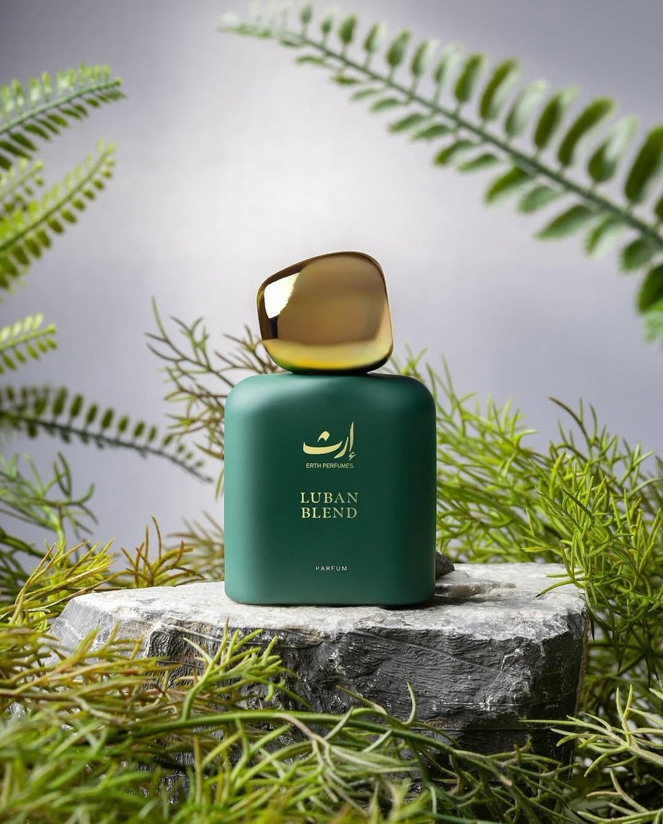 عطر الصداقه لا تعجب و يغريك
اصبر عليه عقب فترات شـمـه.. 

كانه صمل مع باقي الوقت يغنيك
وكان اندثر مع باقي الوقت خمه🤍. 

مسـآئـكـم سـعـــاده وسرور.. 🥰😘