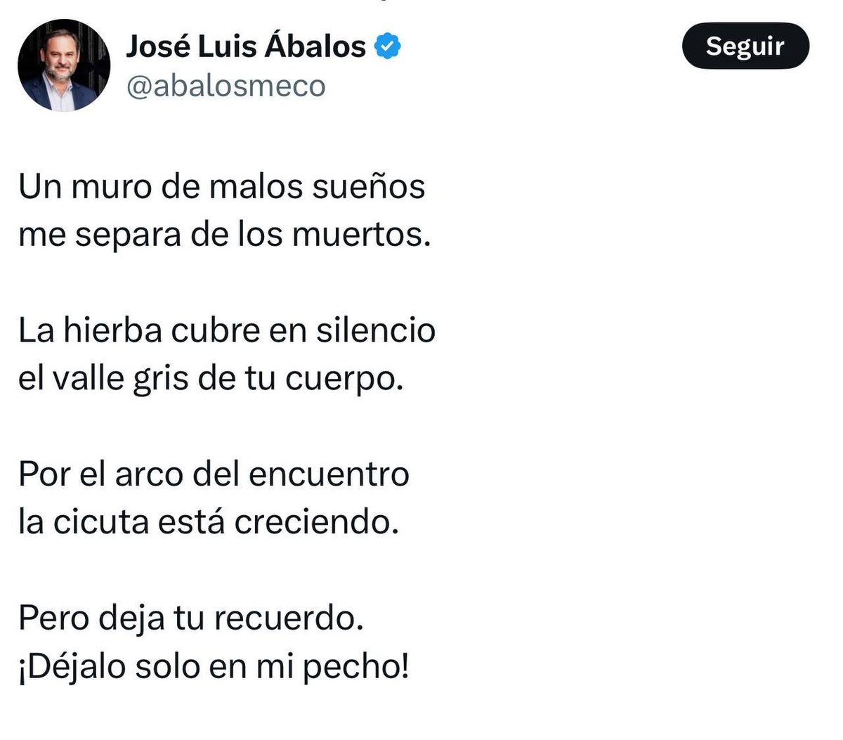 Un verso ronda por mi mente,
Un verso suelto, y me cago de repente.

Un verso se me clavó en bajo pecho,
Un verso suelto, y me fui al baño derecho.

Un verso que no encontraba la buena rima,
Un verso suelto, y tuve que cagarme encima.
