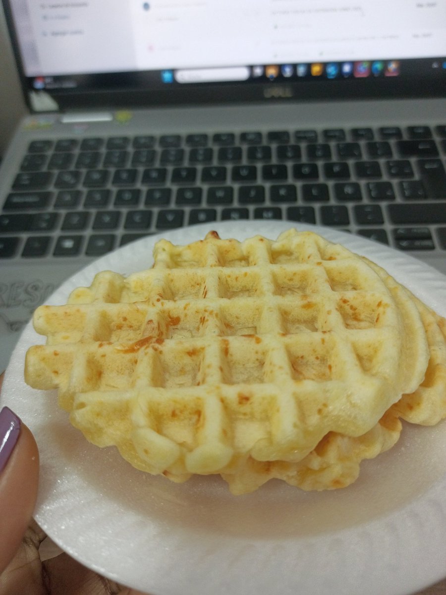 jmarianela's tweet image. Que tus compañeros te den de comer 🥰 #officelovelanguage