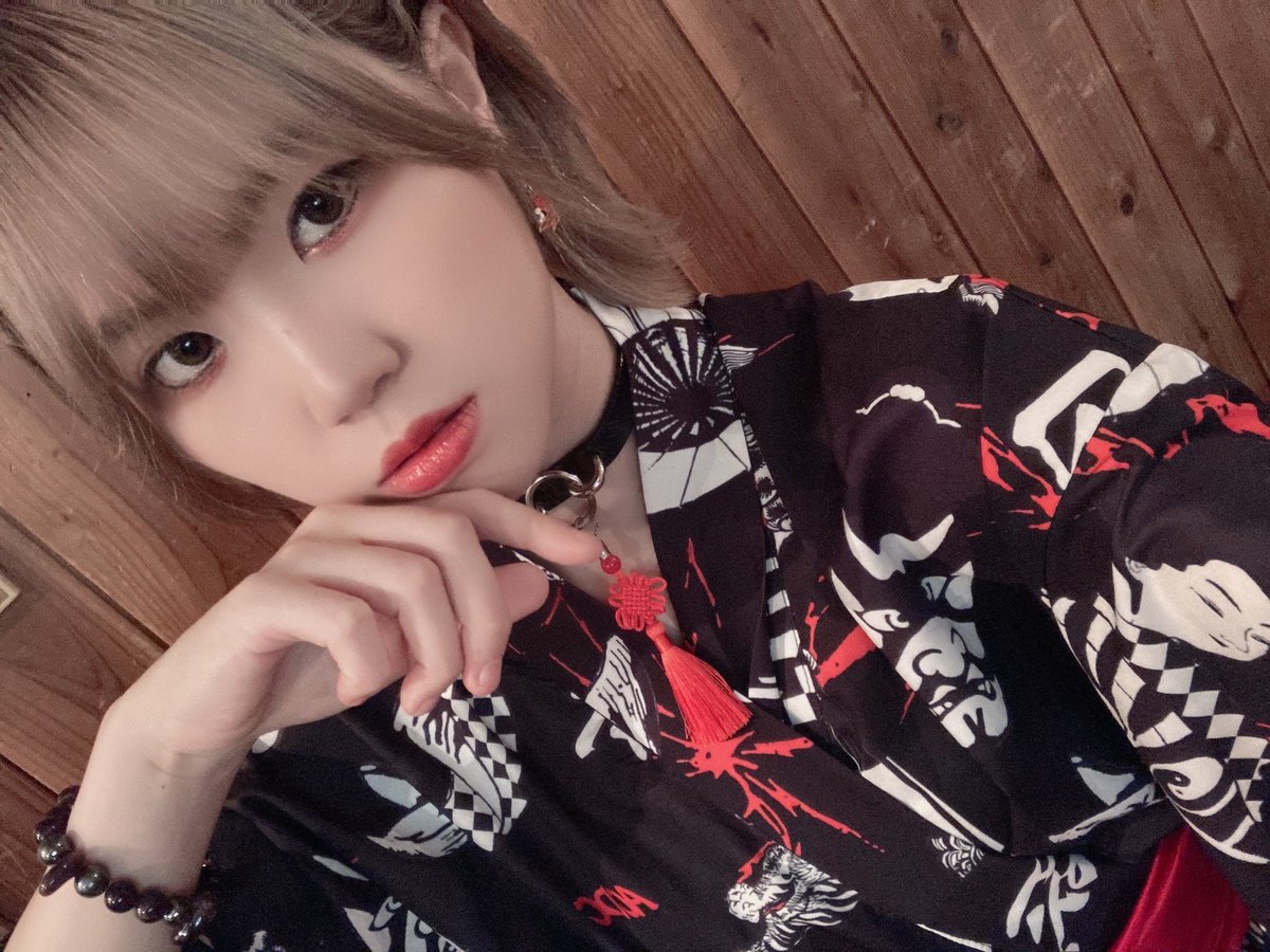 #アクトレスガールズ デビュー周年パーティーありがとうございました👾⚡️
浴衣カッコイイでしょ〜！😎

色々あった2年間。練習生の時から数えたら3年間！

頑張ってこれたのは応援してくれる皆のお陰だなぁって改めて実感した🥹

まだまだ突っ走るよ🔥