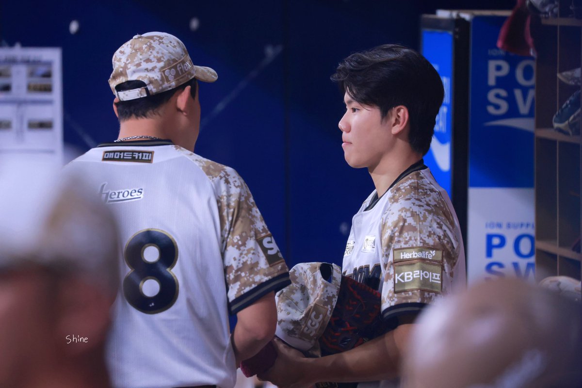 timetoshine_19's tweet photo. 250624 vs KIA

시즌 15번째 선발 경기⚾️
👊🏻🫂💦

#timeto_start
#timeto_shine 
#키움히어로즈 #김윤하 https://t.co/fxSdUhZy6I