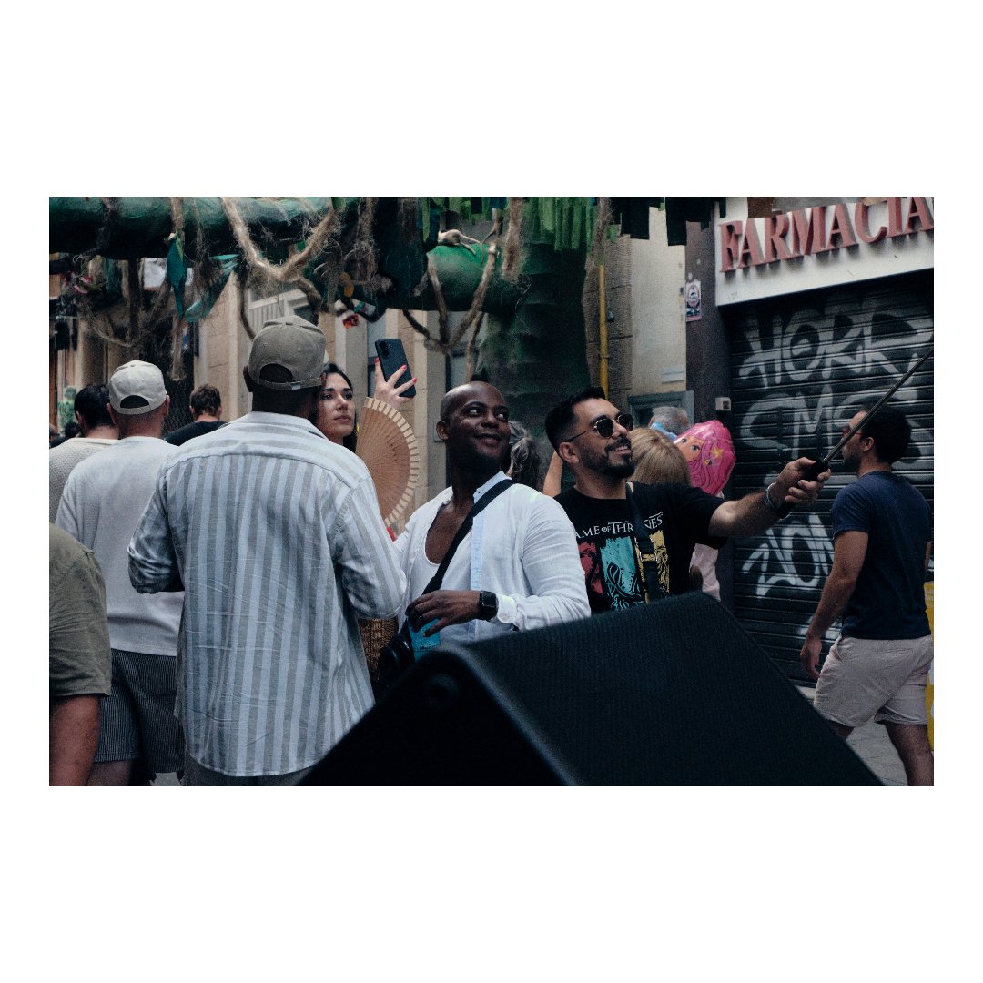 agui_foto's tweet image. 15/08/2025
#barcelonacity #streetsofbarcelona #bcnlovers #barcelonastreets #BCNphotography #fuji
#fujixseries #streetphotography #fotografiacallejera #fotografiadecalle #agui_foto
