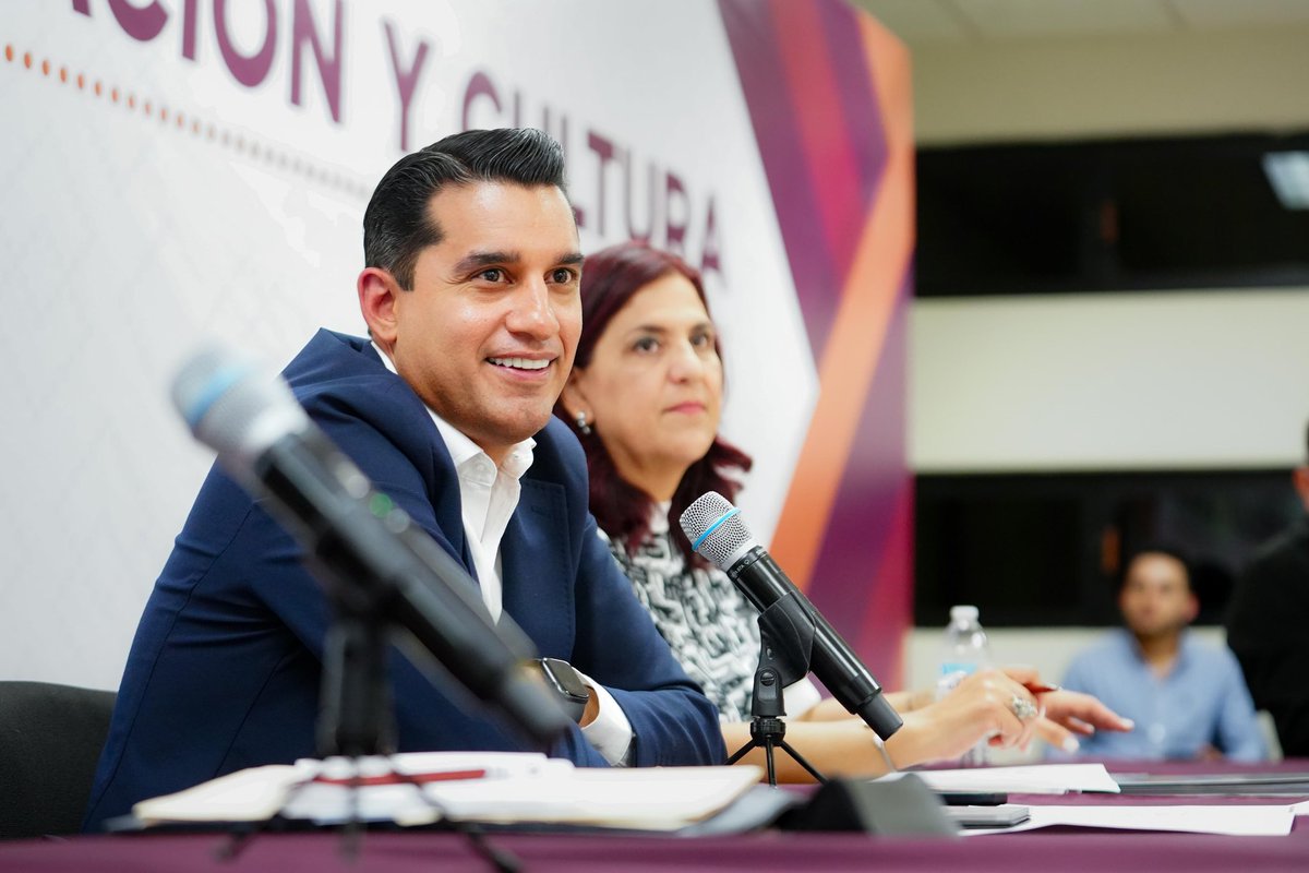 Con el equipo de la <a href="/SECSonora/">SEC Sonora</a> avanzamos en la coordinación de un regreso a clases ordenado y seguro. 🏫👏🏻

Por instrucción de nuestro gobernador <a href="/AlfonsoDurazo/">Alfonso Durazo</a>, cuidamos cada detalle para garantizar espacios dignos al iniciar este ciclo escolar histórico.