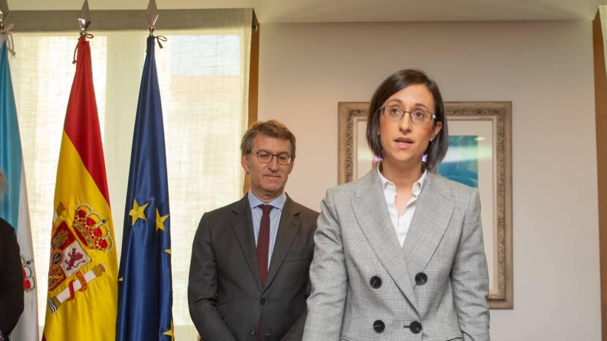 Feijóo piensa despedir a Marta Varela? 
Marta Varela es la principal asesora de Feijoó y confecciona sus discursos más relevantes pero en la lista de 50 medidas antiincendios, a Marta se le han colado una anotaciones internas "Ya se hacen".
Varela va palante?