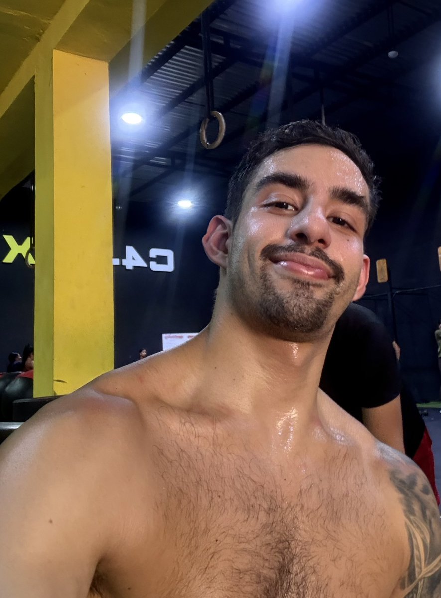 FJHH2000's tweet photo. El entrenamiento estuvo bueno!!😅
#plc #PLC #barcelona #bcna #bna
#lecheria #LECHERIA #twink #gay #bi #vzla #Venezuela https://t.co/QesURrOXll