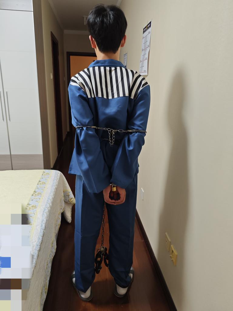 猜猜这是谁🤫 
猜对了也没有奖 略略略😝