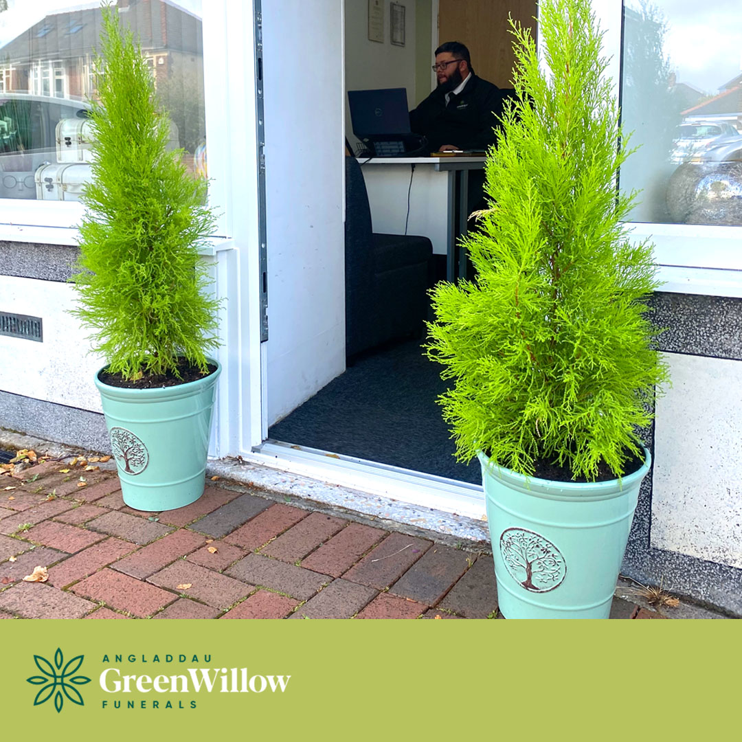 Many thanks Paolo for these lovely conifers 🪴🪴. They really 'green-up' our St Isan, Heath branch. #conifer #conifers @heavensscentfd
heavensscentfloraldesign.co.uk