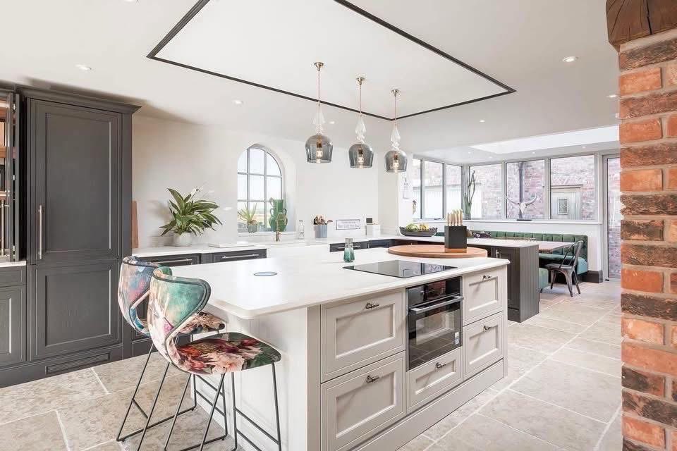 allaboutnewport's tweet image. Is your kitchen feeling outdated, cramped, or simply uninspiring?

Are chipped cabinets/outdated appliances cramping your culinary creativity? 

Full makeovers or upgrades.

Finson Interiors 01952 977964 or allaboutnewport.co.uk/newport-shrops…

#allaboutnewport #newkitchen #interiordesigninsp