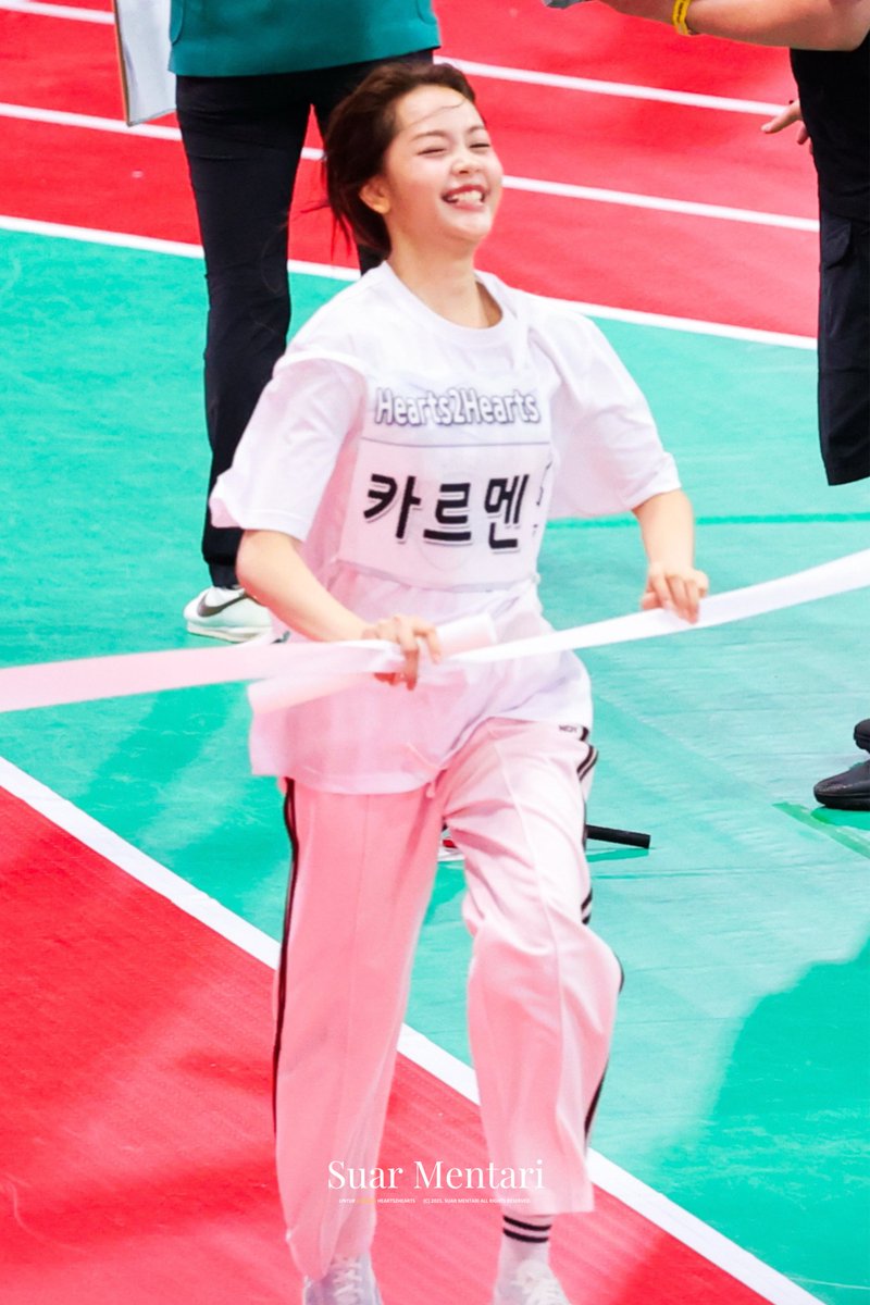 suarmentari's tweet photo. 250825 ISAC

Finish line <Carmen Focus> 🥇🏃🏻‍♀️‍➡️

#CARMEN #카르멘 #カルメン 
#Hearts2Hearts #하츠투하츠 https://t.co/SYG178UQ6Y
