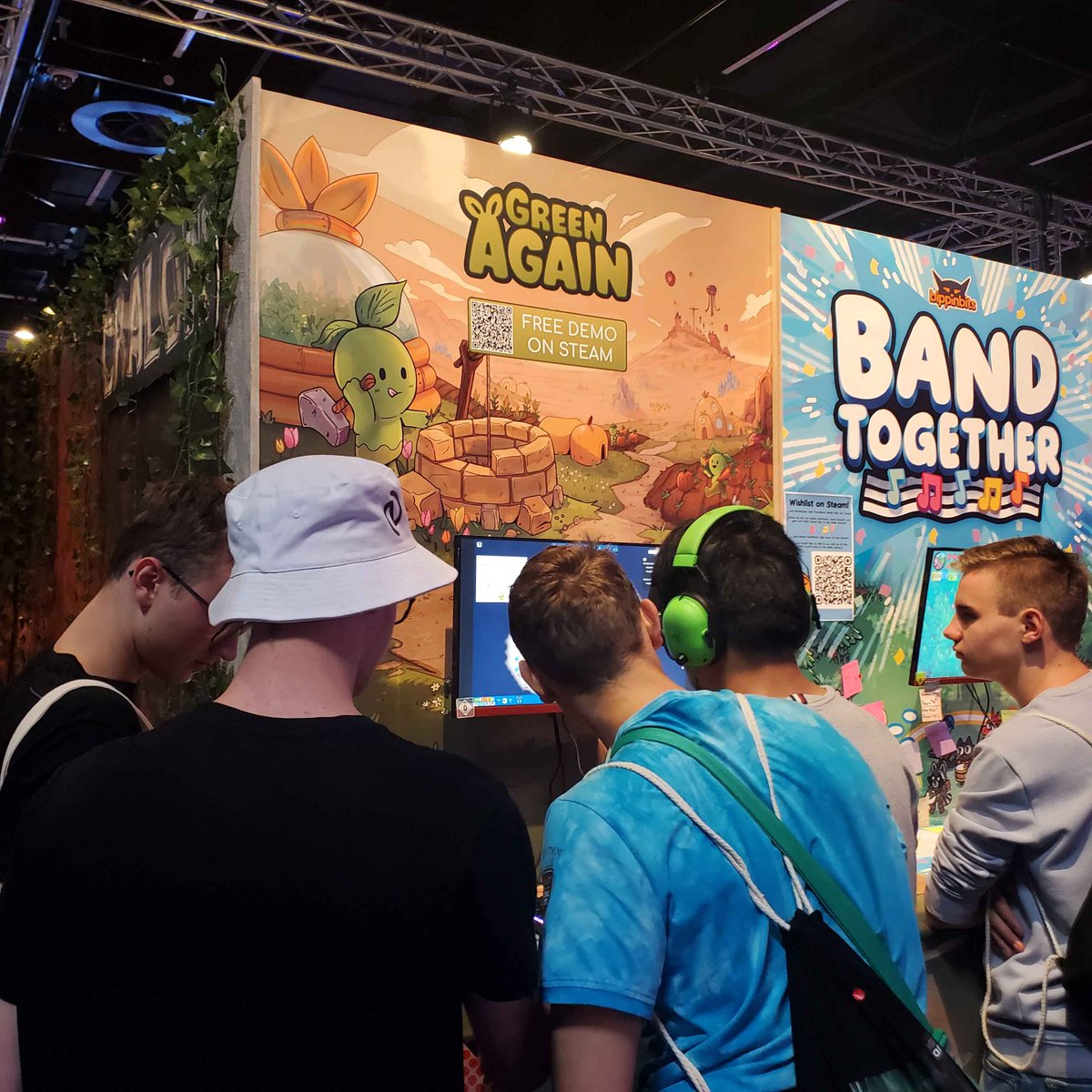GreenAgainGame's tweet image. And that&apos;s a wrap for Gamescom!

A big thank you to everyone for dropping by and trying out the demo! The Sproutlings had a great time meeting so many gamers and showing off their hard work.

#Gamescom2025 #gamescom