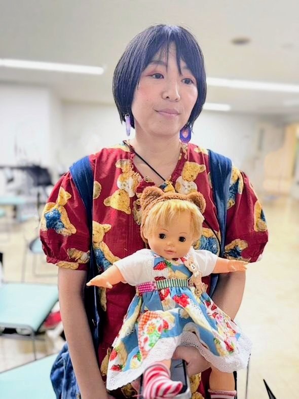 遅刻して前髪ぺったーんって
なってるこばーばと
🐻子熊に憑依されている
ミーちゃんです。
でこちゃんが撮ってくれる写真
がいつも上手いなぁ。
(●´ω｀●)
#呪物怪談　#田中俊行