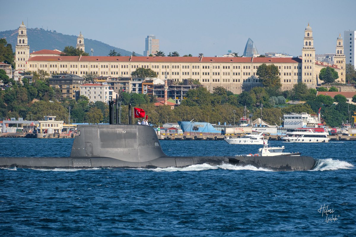hilmiisilak's tweet photo. ⚓️ Hızır Reis (S-331) ve Selimiye Kışlası 🇹🇷
Hızır Reis, AIP (Air‑Independent Propulsion) sistemiyle su altında daha uzun süre sessiz kalabilme kabiliyeti, modern denizaltı operasyonlarında donanmamıza kritik bir avantaj sağlayacak.
#HızırReis #S331 https://t.co/zC5arHfI7D