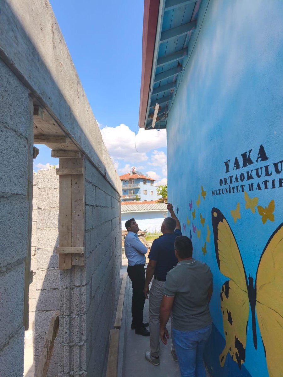 Kaymakamımız Sayın Bilal ÇELiK  yapımı devam eden Yaka Köyü İlkokulu  ve Ortaokulu inşaat çalışmalarını yerinde inceleyerek, yetkililerden yapılan çalışmalar hakkında bilgi aldı.