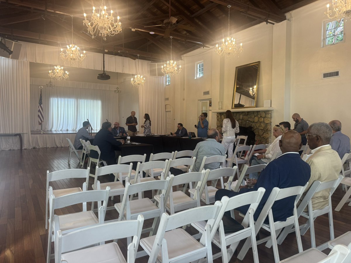 Great Morning Meeting with my friends <a href="/CoconutGroveBID/">Coconut Grove Miami</a> Fabulous Things Happening in OUR Grove.
<a href="/MiamiPD/">Miami PD</a> <a href="/Damianpardo8/">Damian John Pardo</a>