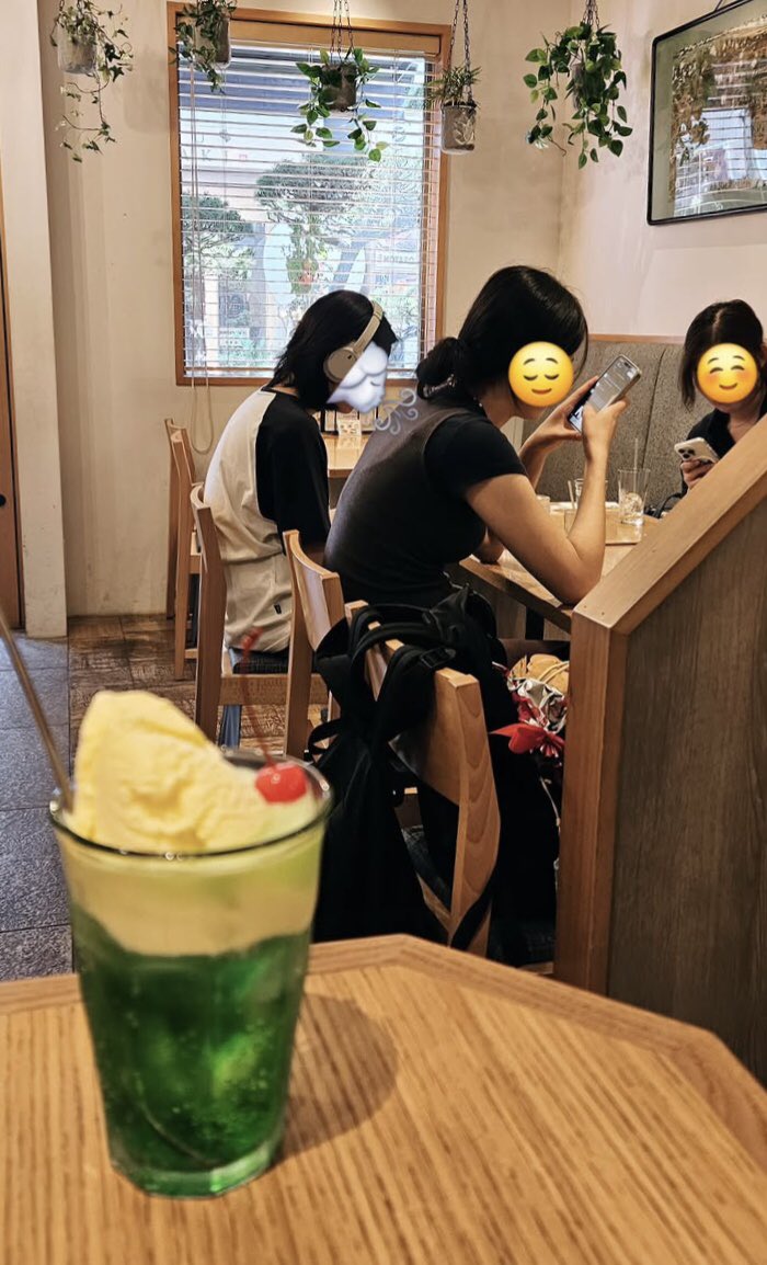 MasakoVip's tweet photo. Jeffくんが行った浅草の金龍さんでクリームソーダを食べて来ました✨️とても美味しかったです😋お腹いっぱいで注文できませんでしたがFoodも安くて美味しそうでした🍝お店の方もとても優しく、良くタイへ行くと仰ってました🇹🇭 
#JeffSatur
#浅草金龍
 https://t.co/IR7Xwr9OBv https://t.co/vEs7HQegs7