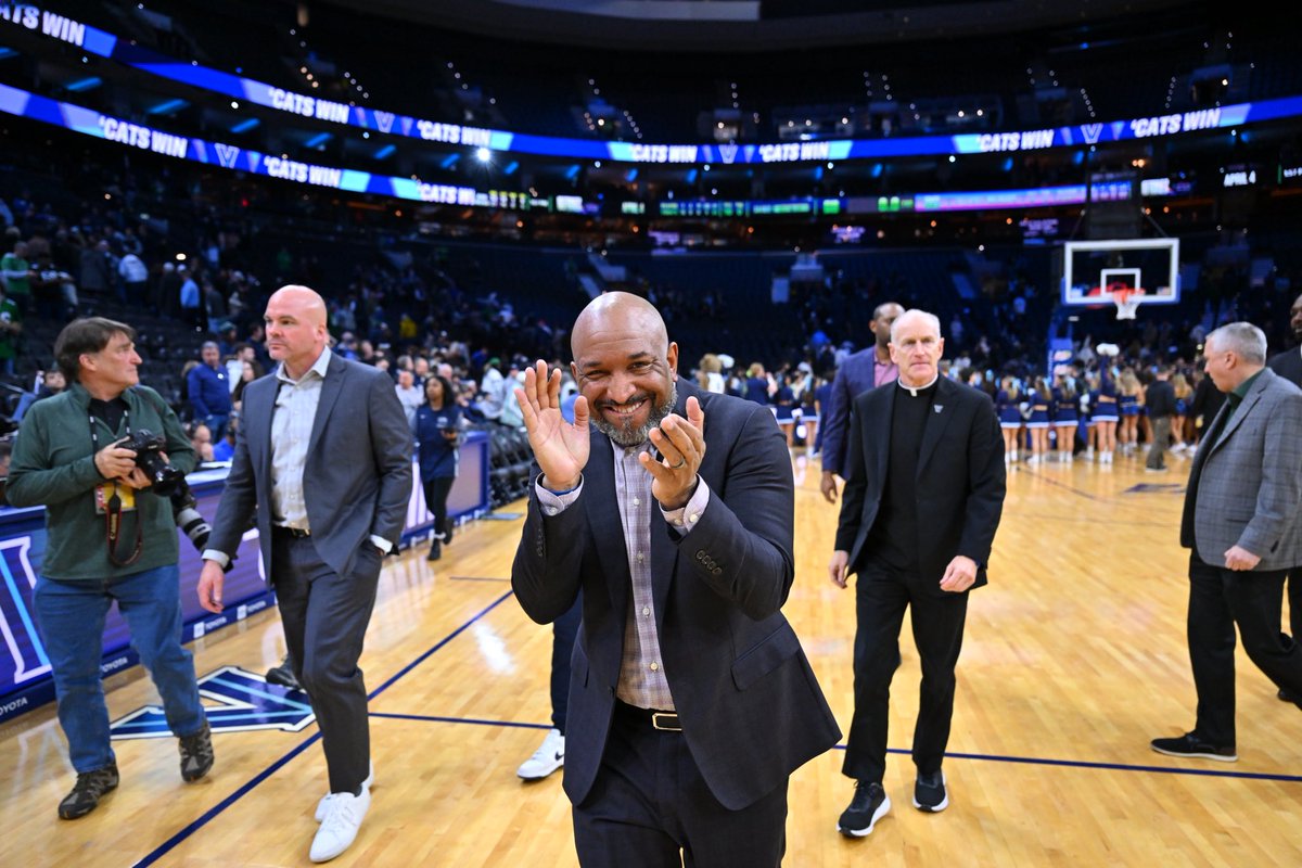 Nova Nation, join us in wishing Happy Birthday to Assistant Coach, <a href="/CoachAshHoward/">Coach Ash Howard</a>! ✌️🎉