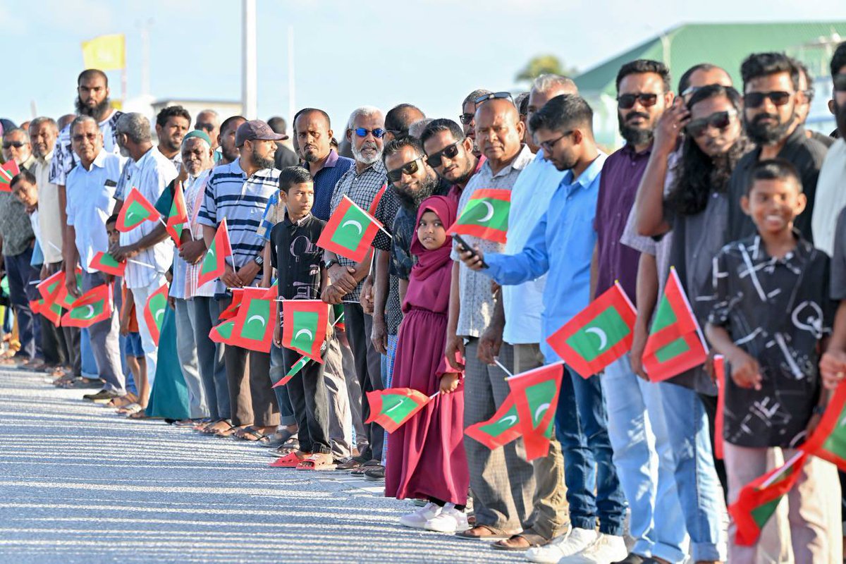 President Dr <a href="/MMuizzu/">Dr Mohamed Muizzu</a> arrives in Kulhudhuffushi City. Upon his arrival, the President was warmly received by residents of the island. Kulhudhuffushi City marks the twelfth stop of the President’s tour across the inhabited islands of Haa Dhaalu Atoll. 

#RayyithunGaathah