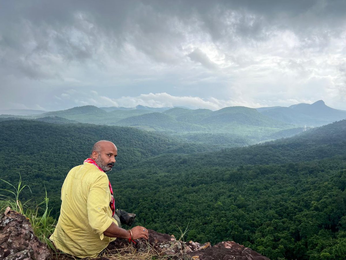 जन्नत में हूँ और ज़िंदा भी हूँ,
क्योंकि मैं बस्तर में हूँ।
आज तक का सच तो यही है
बाकी कल का सरकार जाने।