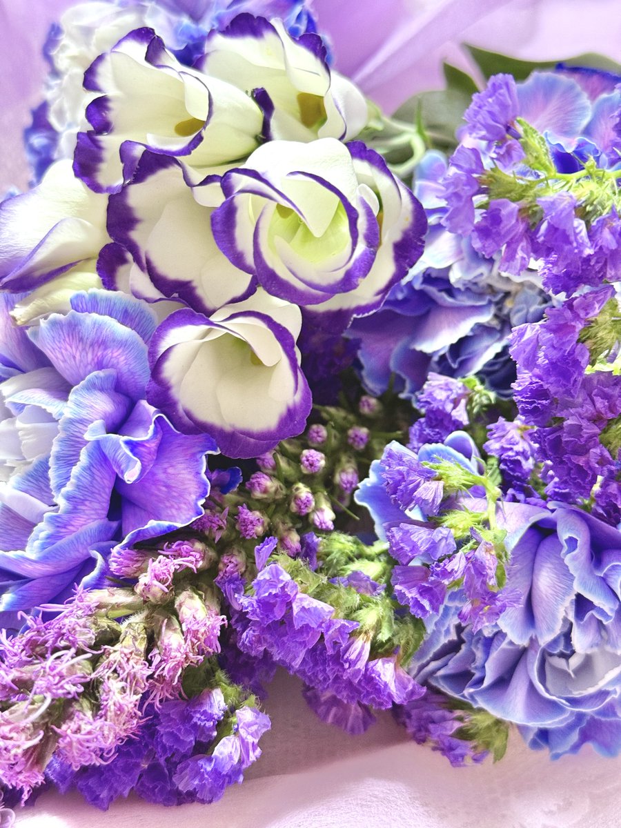 素敵なお花までいただいちゃった…🥹💜

最後だから好きな曲かけていいよ〜って
言ってくださったので！！！
『Dancing Heart La-Pa-Pa-Pa!』にした🥰

 #lovelive #Liella #スパラジ #レコメン