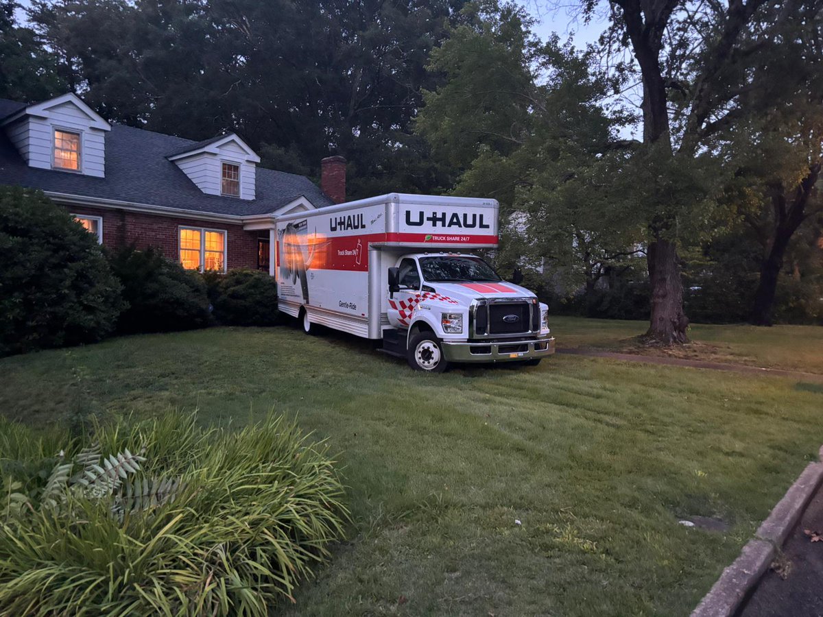 AllOut2018's tweet image. Your truck. Our muscle. Labor only moves made easy. 🚚💙

#AllOutMoving #LaborOnly #MovingDayHelp #Moverswhocare