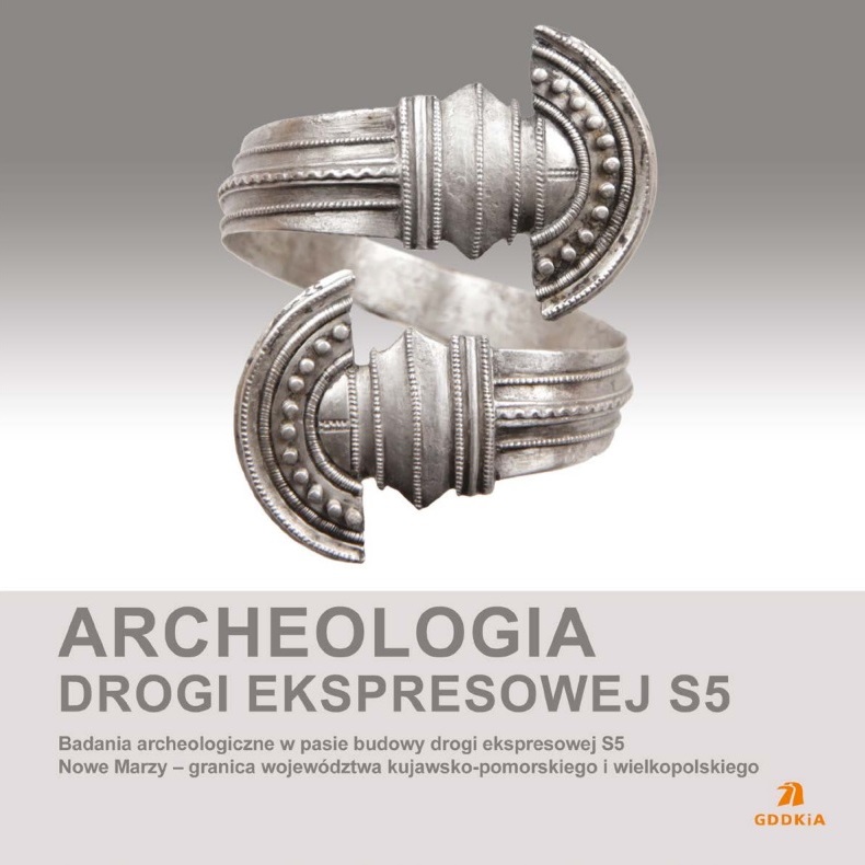 GDDKiA Bydgoszcz (@gddkia_byd) on Twitter photo Znaleziska od epoki kamienia po okres IIWŚ, 63 przebadane stanowiska archeologiczne, 35 ha powierzchni objęte badaniami (to prawie 50 boisk do gry w ⚽️) - tak przedstawia się w skrócie bilans prac archeolog. przepr. na budowie drogi S5
Więcej gov.pl/web/gddkia-byd… <a href="/GDDKiA/">Generalna Dyrekcja Dróg Krajowych i Autostrad</a> Znaleziska od epoki kamienia po okres IIWŚ, 63 przebadane stanowiska archeologiczne, 35 ha powierzchni objęte badaniami (to prawie 50 boisk do gry w ⚽️) - tak przedstawia się w skrócie bilans prac archeolog. przepr. na budowie drogi S5
Więcej gov.pl/web/gddkia-byd… <a href="/GDDKiA/">Generalna Dyrekcja Dróg Krajowych i Autostrad</a>