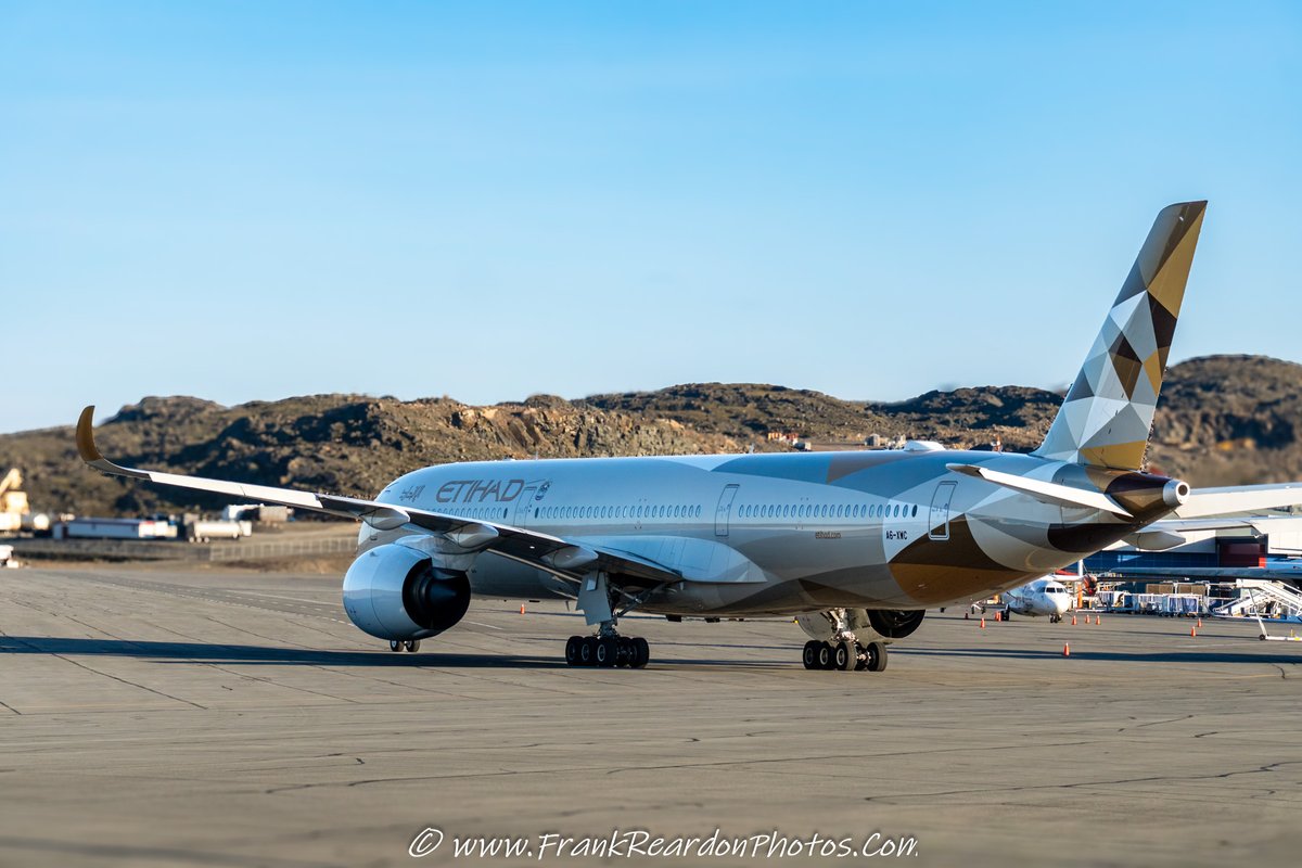 FrankReardon1's tweet photo. Medical Emergency diversion (Flight #ETD9) this morning of a @Airbus A350-1000 #A35K by @etihad Airways here in #Iqaluit #Nunavut π¨π¦
AUG.26.2025 #YFBSpotters @NunatsiaqNews @flightradar24 https://t.co/LpmbK6MeR1