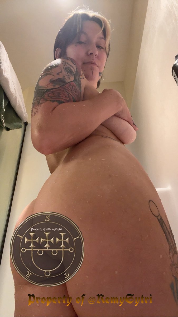 Good morning fellow sluts and butts 🖤🥰