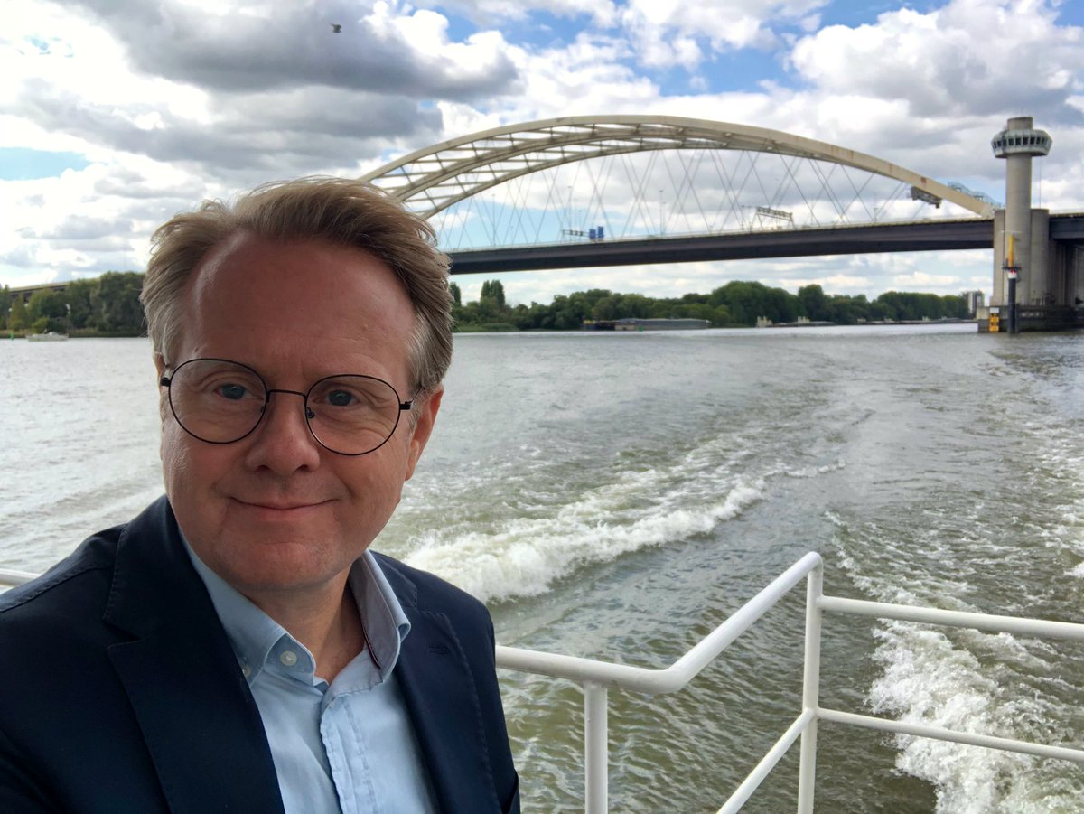 We zijn begonnen aan de grootste onderhoudsbeurt van onze infrastructuur in de geschiedenis van <a href="/Rijkswaterstaat/">Rijkswaterstaat</a> De renovatie van de Van Brienenoordbrug - de brug waar ik jarenlang dagelijks onderdoor voer <a href="/waterbus/">Waterbus van Blue Amigo</a> ⚓️ gaat de aanbesteding 2.0 in. Vorig jaar waren we gedwongen om