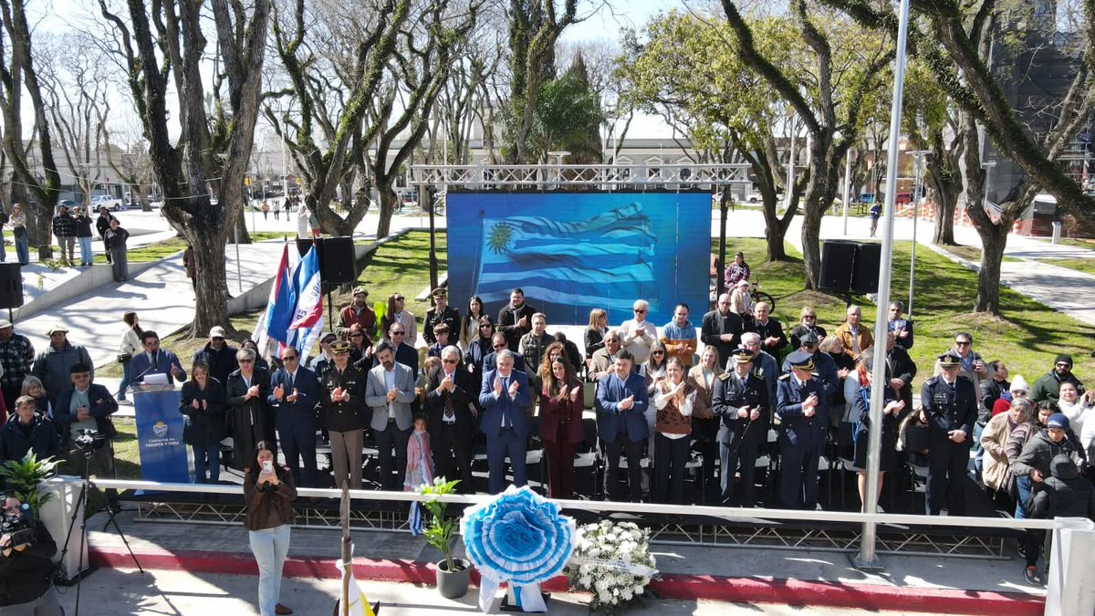 comuna33's tweet image. Bicentenario de la declaratoria de nuestra independencia.

Más imágenes del desfile cívico militar y de caballería gaucha y tradicionalista que congregó una multitud en la principal avenida de nuestra ciudad.

#GobiernodeTreintayTres