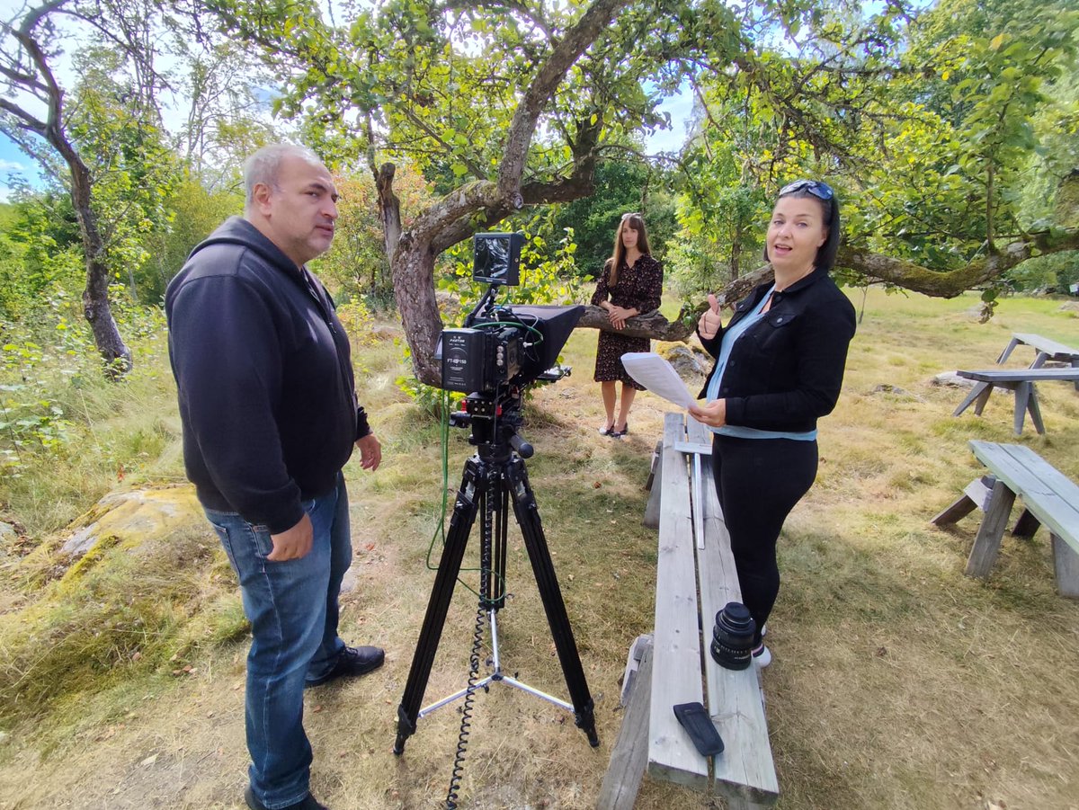 MezaVerdeProd's tweet photo. Vilken dag vi har haft på @klasatorpet.langasjo. 
Se bakom kulisserna till vår Vilhelm Moberg-produktion.
Tack snälla @Eva för all hjälp på plats!

#acting #hardwork #filmteam #history #education #entrepreneur #entrepreneurs #inspiration #filmmaking #film https://t.co/BEPp5iH8w1