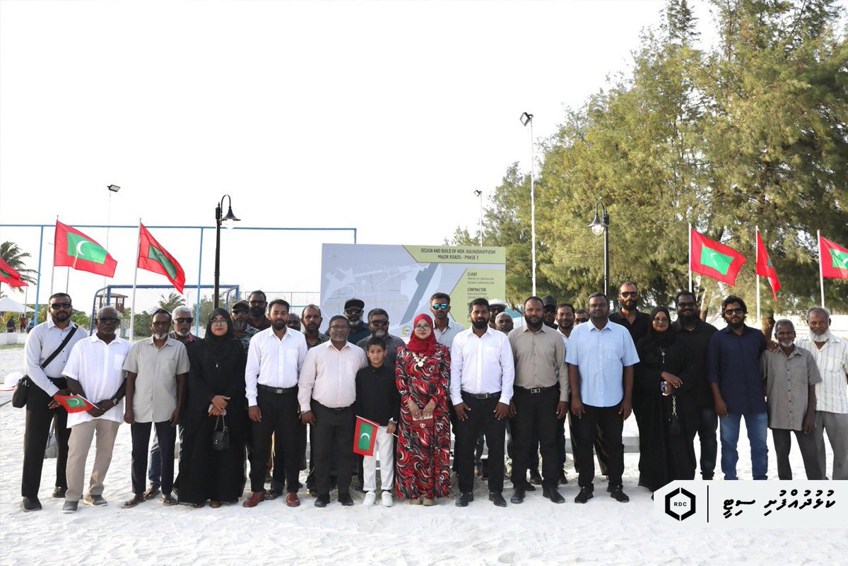 ޑިޒައިން އެންޑް ބިލްޑް އުސޫލުގެ ދަށުން ކުޅުދުއްފުށީ ސިޓީ ފޭސް 03ގެ މަގުތައް ޒަމާނީ ފެންވަރަށް ތަރައްޤީ ކުރުމުގެ އަމަލީ މަސައްކަތް ފަށައިފިއެވެ. އަމަލީ މަސައްކަތް ފައްޓަވައިދެއްވީ މިނިސްޓްރީ އޮފް ހައުސިންގ އެންޑް އިންފްރާސްޓްރަކްޗަރގެ މިނިސްޓަރ އޮފް ސްޓޭޓް، ހަސަން ރަޝީދުއެވެ. އަދި