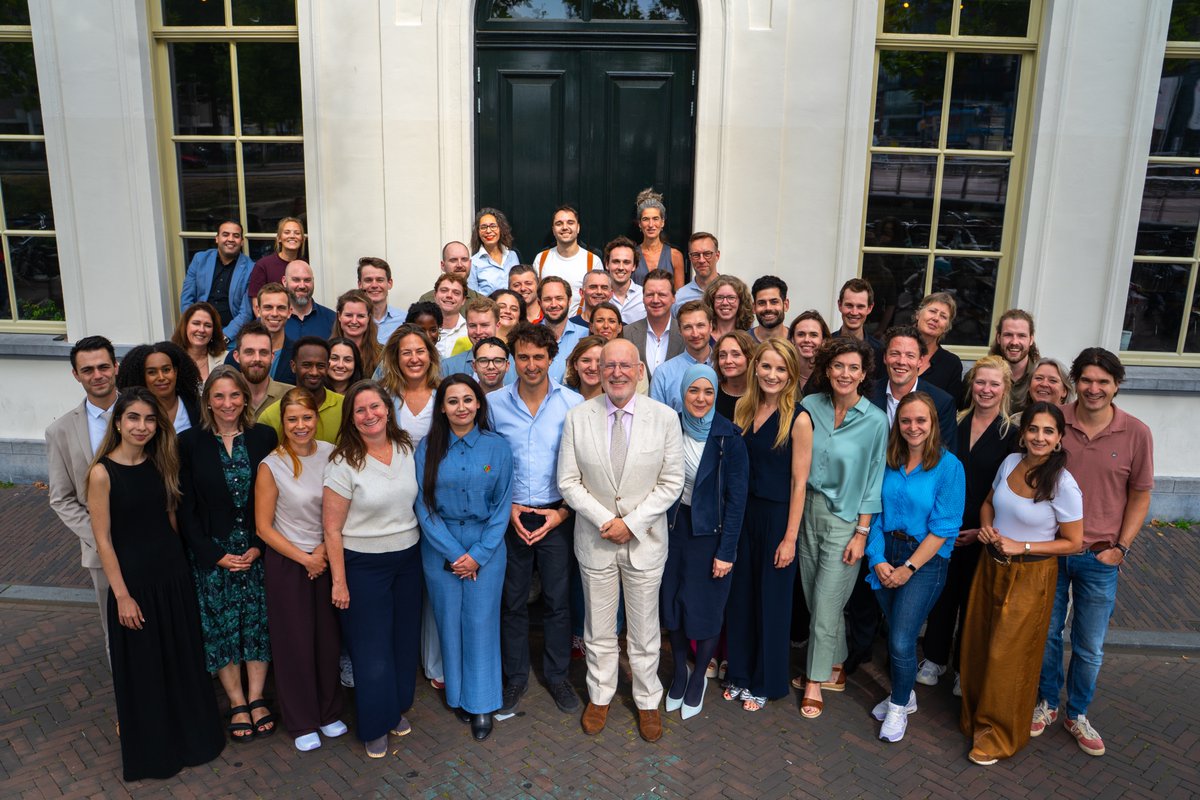 Ons team. 💚❤️

Samen vooruit!