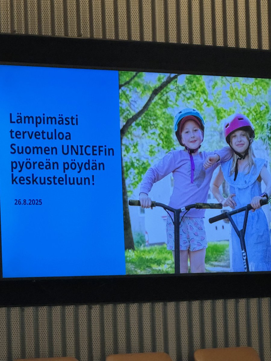 Syyskauden työpäivien värikästä sisältöä edusti tiistai-iltapäivän <a href="/unicef_finland/">Suomen UNICEF – UNICEF Finland</a> järjestämä pyöreän pöydän keskustelu.Kiitos että <a href="/Kuntaliitto/">Kuntaliitto | Kommunförbundet</a> kutsuttu ja sain tuoda kuntanäkökulmaa mukaan. Arvokasta että nuorten kokemusasiantuntijoiden ääni kuului.
#lapsetjanuoret
#hyvinvointi