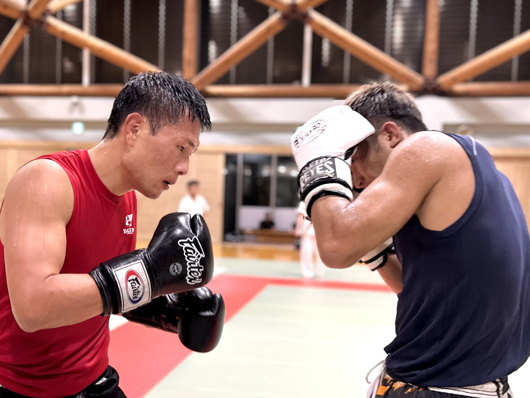 【超希少】uhlsport製韓国軍部　支給トレーニングウェア Kリーグ光州尚武 DEEP☆KICKから公式写真が到着！ 「DEEP☆KICK ZERO 20」 2025年