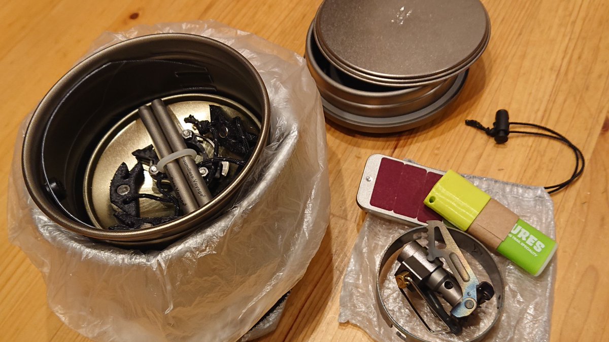 ri_kai's tweet photo. #VARGO BOT-700をアイラップ、更に #nakedlabo の旧BEER BOX (350ml ビア缶2本用)で包んで、湯たんぽ運用出来そう♪
本体にEVERNEW マルチディッシュは少し浮くが、蓋に@tachigoke_r6さんのゼロリフターが変則的に付いた♪ https://t.co/vEyNv41QKJ