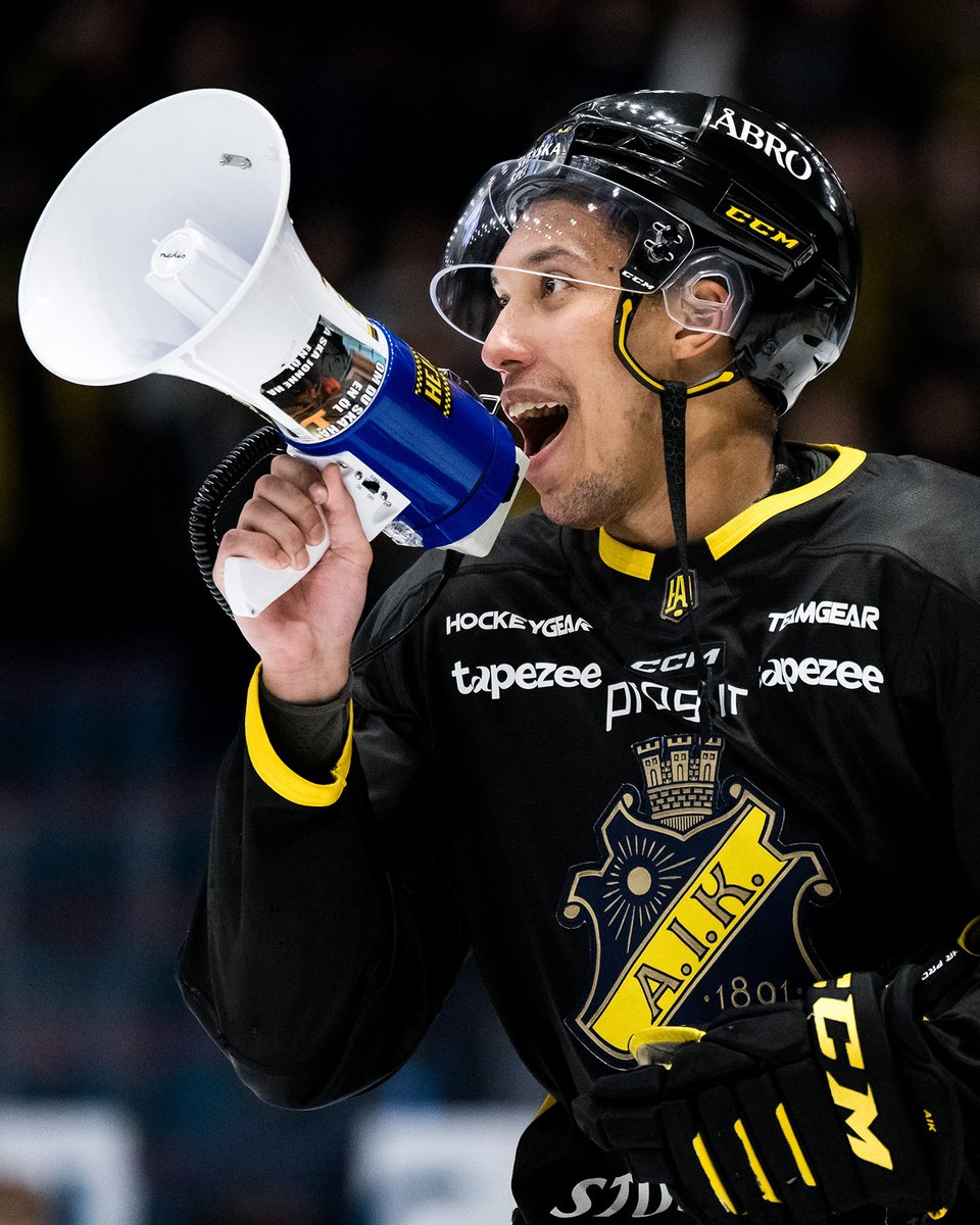 AIKfotboll's tweet photo. Matchens fanbärare på söndag heter Oscar Nord. Med sig till Nationalarenan har han sina lagkamrater i @AIKishockey som i halvtid kommer ge oss en lägesrapport inför deras stundande säsongsstart.

Mötet mellan AIK och Sirius har avspark kl 14:00.

🎫 https://t.co/rPTD1JY0MW https://t.co/i0yQe7TvKz