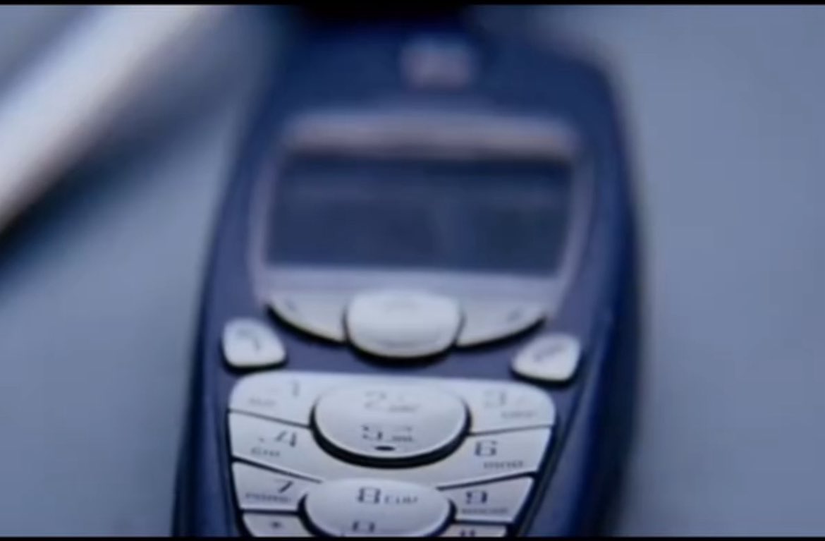 itsme_aishu's tweet photo. My first phone, Nokia 3310 🐍🔋 💖
#Throwback #MyFirstPhone https://t.co/XjOq5MUGC0