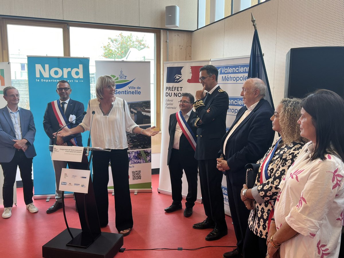 Un projet qui se concrétise … Ce midi avec <a href="/valerieletard/">Valérie Létard</a> pour un bel envol, l’inauguration de l’école maternelle de Chasse Royale (NPNRU) à La Sentinelle. Bravo à Éric Blondiaux, son équipe, les partenaires et collectivités pour ce formidable nouveau lieu d’apprentissage.