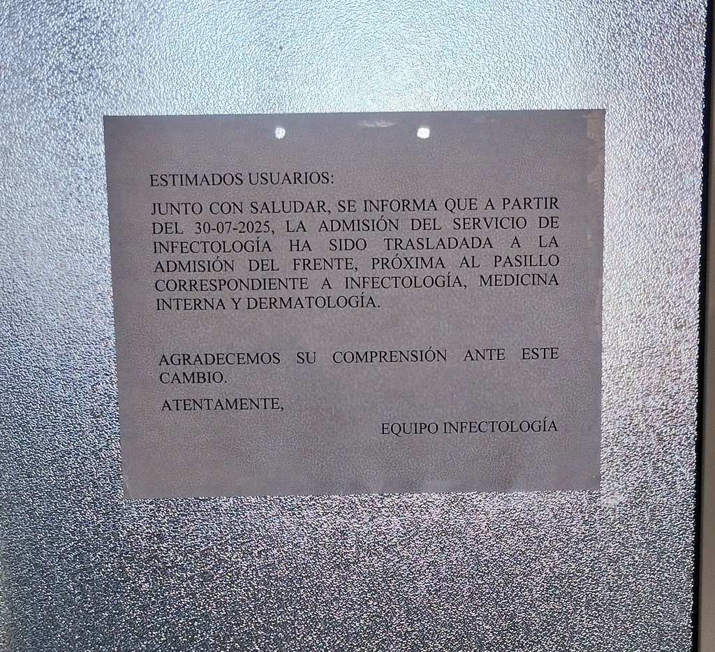 Víctor Hugo Robles (@elchedelosgays) on Twitter photo "Están remodelando". Es la curiosa explicación del Hospital San José para "atender" a personas VIH en un pasillo exponiendo sus fichas clínicas e identidades resguardadas por ley. No solo es irregular sino atentatorio a la dignidad de pacientes. Una vergüenza <a href="/ministeriosalud/">Ministerio de Salud</a> 😷 "Están remodelando". Es la curiosa explicación del Hospital San José para "atender" a personas VIH en un pasillo exponiendo sus fichas clínicas e identidades resguardadas por ley. No solo es irregular sino atentatorio a la dignidad de pacientes. Una vergüenza <a href="/ministeriosalud/">Ministerio de Salud</a> 😷