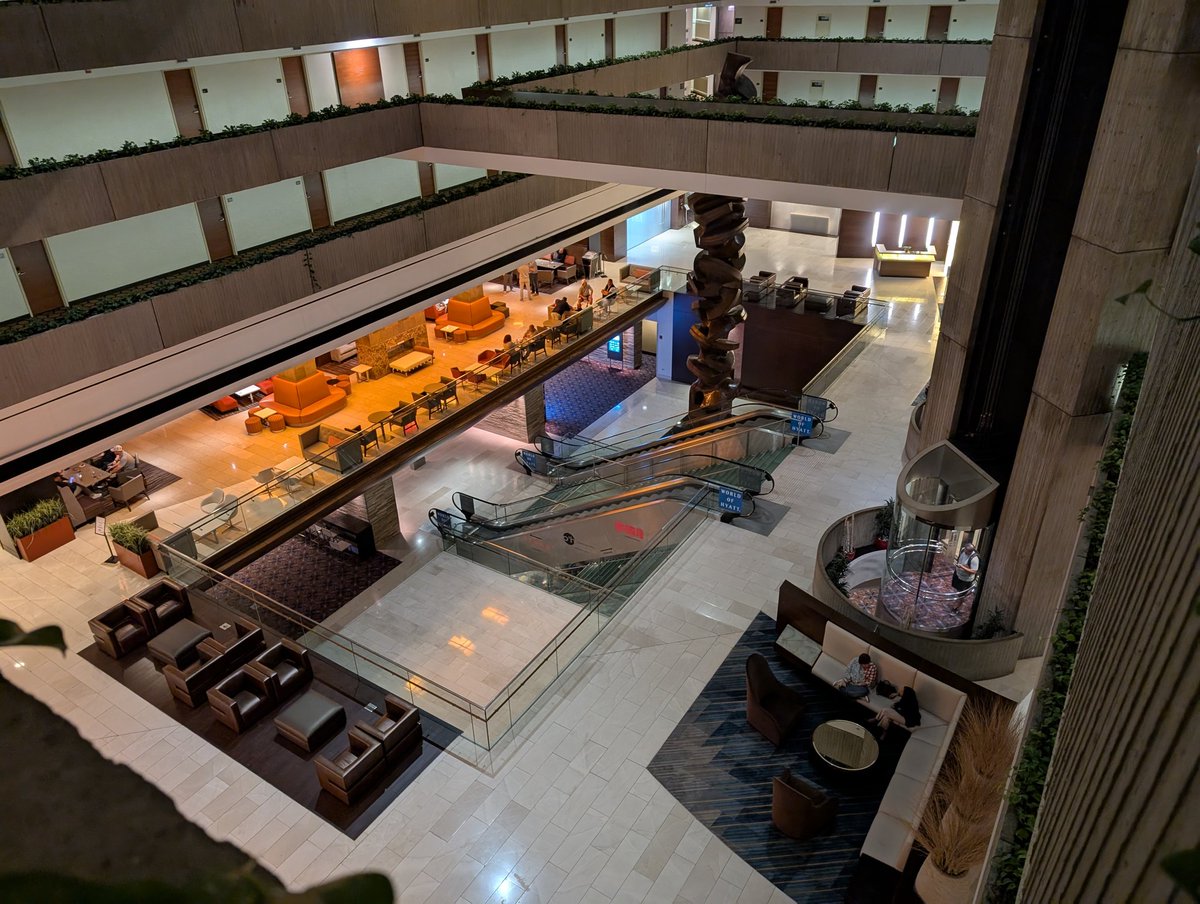 Always nice to get to the con early and relax before the chaos 😋