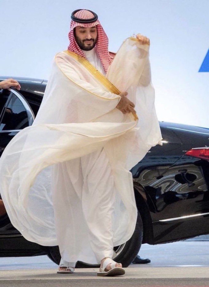 أولئك حكامي فجئني بمثلهم
اذا جمعتنا ياصغير المجامعُ