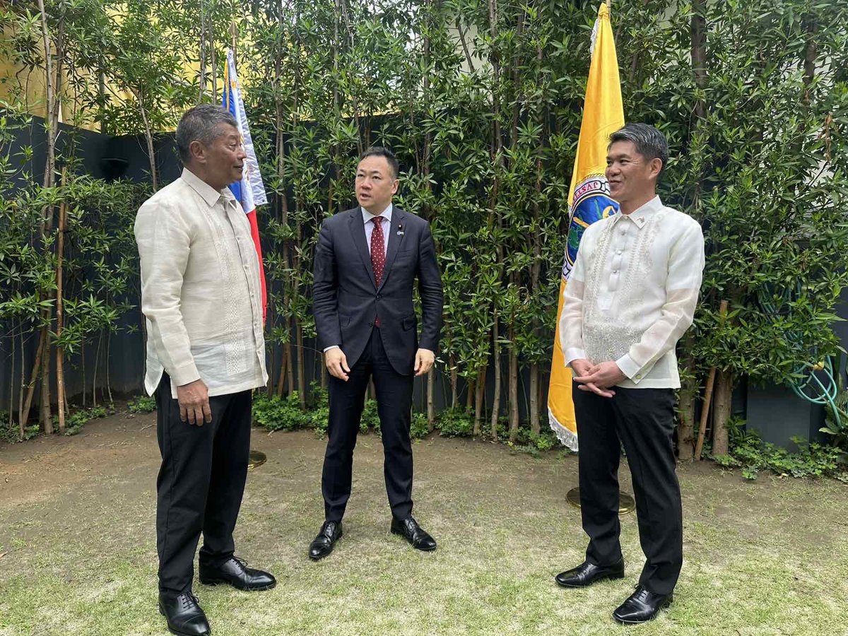 AmbJPNinPH's tweet image. 🇯🇵Justice Minister SUZUKI Keisuke had productive meetings with🇵🇭Secretaries DOJ @BoyingRemulla31 &amp;amp;DMW @HansLeoCacdac. As #PartnersInProgress, we look forward to forging stronger judicial cooperation, greater protection for overseas workers &amp;amp; more opportunities for🇵🇭🇯🇵friendship🤝