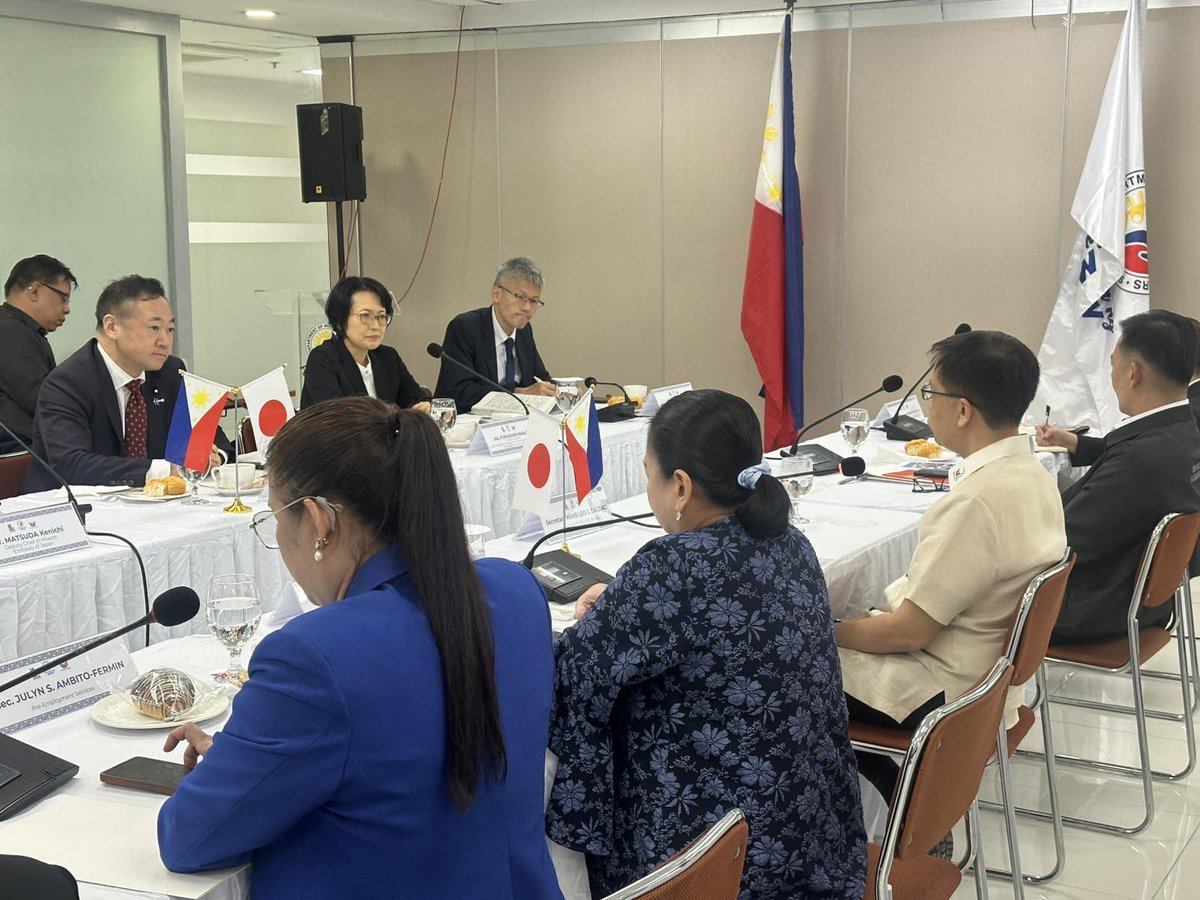 AmbJPNinPH's tweet image. 🇯🇵Justice Minister SUZUKI Keisuke had productive meetings with🇵🇭Secretaries DOJ @BoyingRemulla31 &amp;amp;DMW @HansLeoCacdac. As #PartnersInProgress, we look forward to forging stronger judicial cooperation, greater protection for overseas workers &amp;amp; more opportunities for🇵🇭🇯🇵friendship🤝