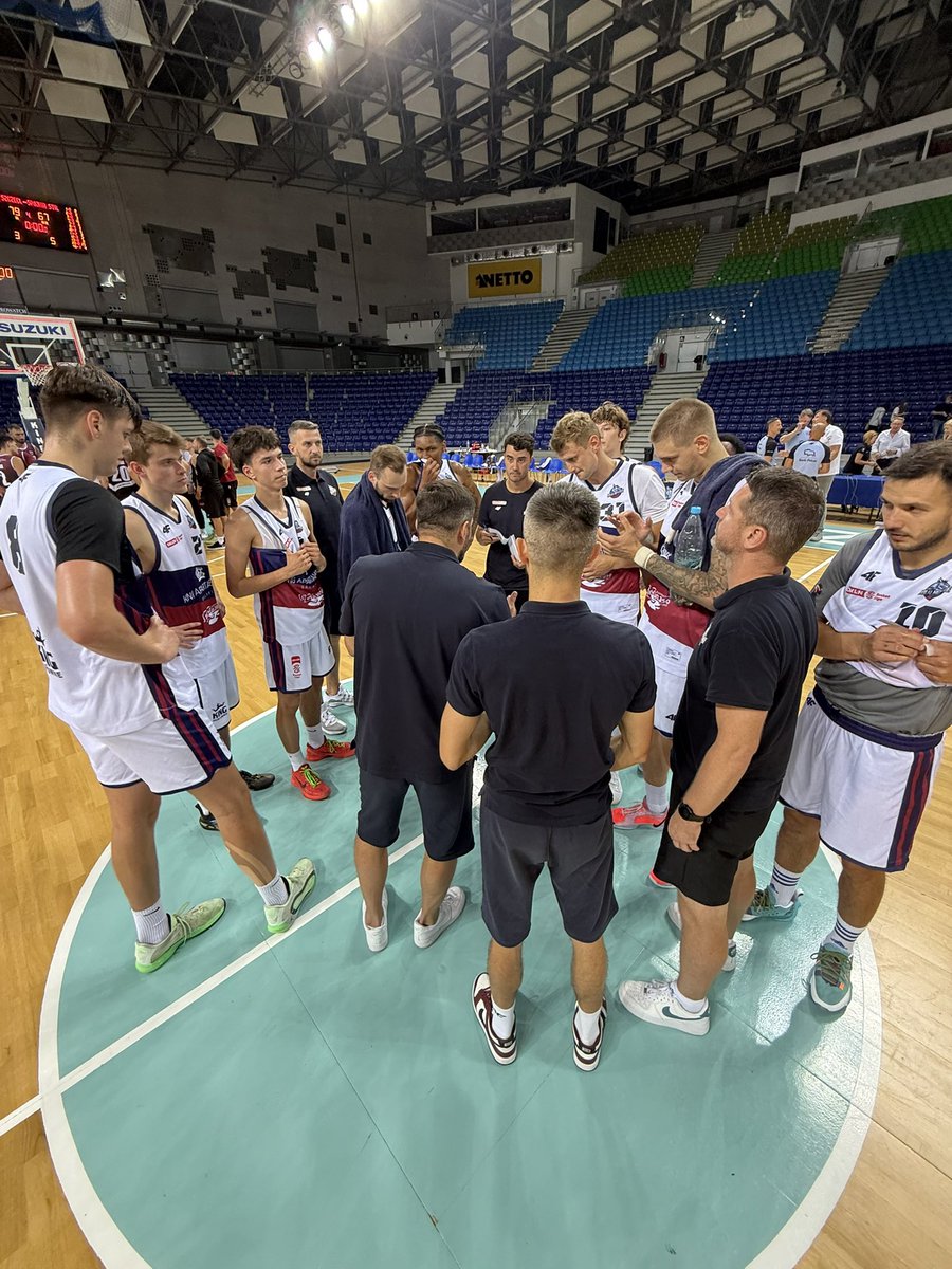 Pierwszy sparing za nami! 💪 Graliśmy z naszymi sąsiadami PGE Spójnia Stargard 🤝 Wygraliśmy to starcie 79:67 🐺 

King: Roberts 15, Popović 13, Freidel 12, Roach 9, Novak 9, Majcherek 8, Egner 7, Hustak 3, Kostrzewski 3, Ucieszyński. 

#plkpl