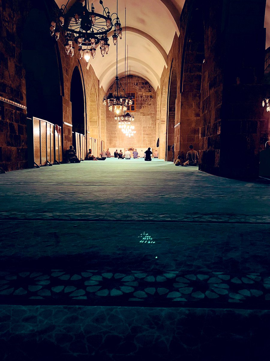 "Bütün kapılar kapansa da, Allah’a tevekkül eden için bir çıkış yolu mutlaka vardır."

| İmam Şafiî (Rahimehullah)