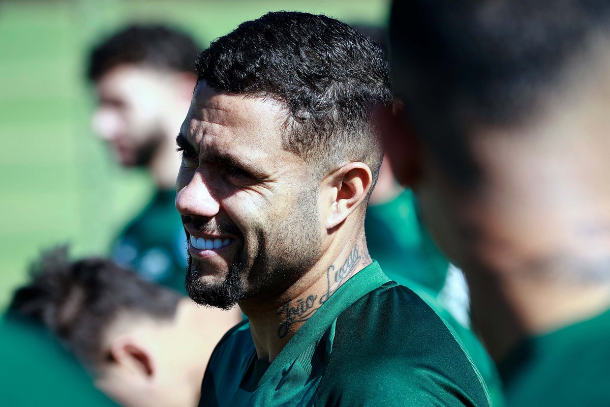 goiasoficial's tweet photo. Manhã de treino no CT Edmo Pinheiro 🇳🇬

Seguimos com a preparação para o próximo confronto em nossa casa, contra o Botafogo/SP.

#SentimentoInexplicável https://t.co/bRXMVn5Few
