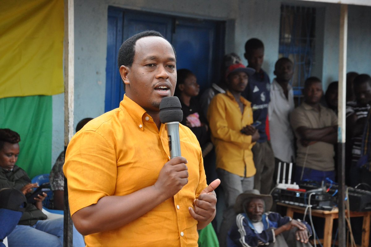Kamonyi's tweet photo. Umuyobozi w’Akarere @SylvereDr asabye abatuye i Nyagishubi kwitegura neza igihembwe cy'ihinga hakiri kandi ubutaka bwose bugahingwa. Yibukije ababyeyi kwitegura neza itangira ry'amashuri, anabashimiye uruhare rwabo mu bikorwa bizamura iterambere n’imibereho myiza @RwandaLocalGov https://t.co/cEEUtx0ii6