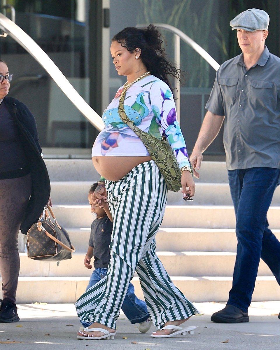 Rihanna is just so BEAUTIFUL 😩