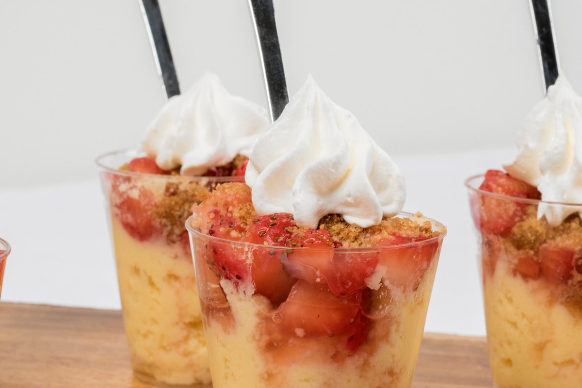 𝑺𝒘𝒆𝒆𝒕 𝑴𝒐𝒎𝒆𝒏𝒕𝒔, 𝑴𝒊𝒏𝒊 𝑺𝒊𝒛𝒆 🍨✨

Choose from decadent favorites like Strawberry Cheesecake, Banana Cheesecake, Reese’s Mousse, or Twix Mousse. Going plant-based? Add a Vegan Tropical or Vegan Chocolate Mousse!