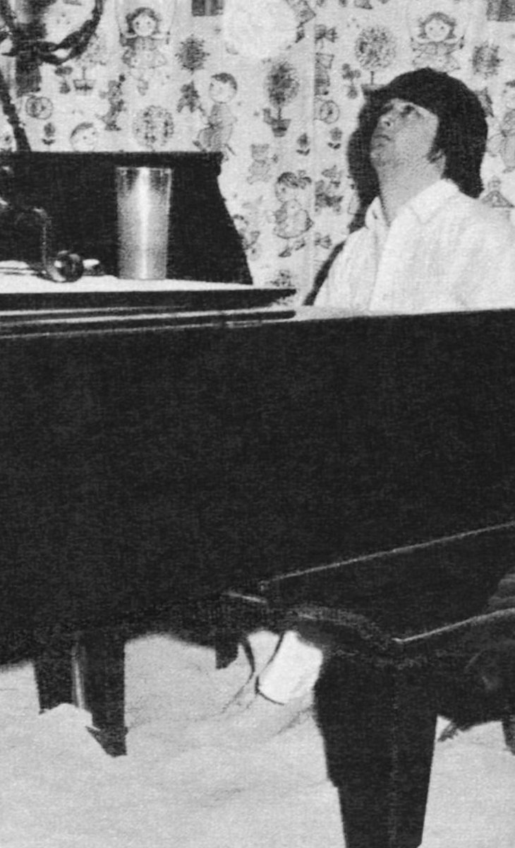 Reminding the world that a pic of Brian Wilson’s short lived sandbox piano exists